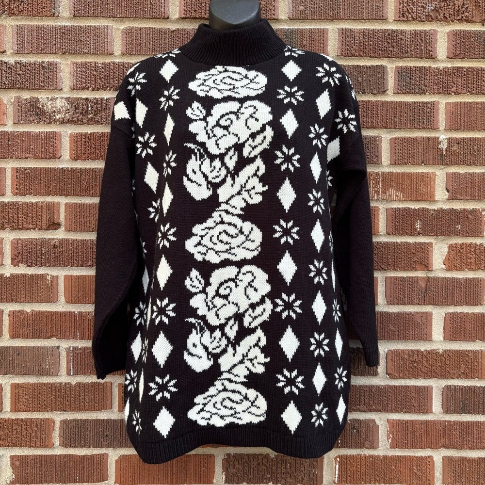 Vintage Traffic Jam long sleeve floral geometric black and white sweater Size S